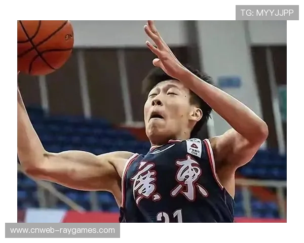 广东山西之战冲突不断，王少杰鼻子出血仍坚持比赛