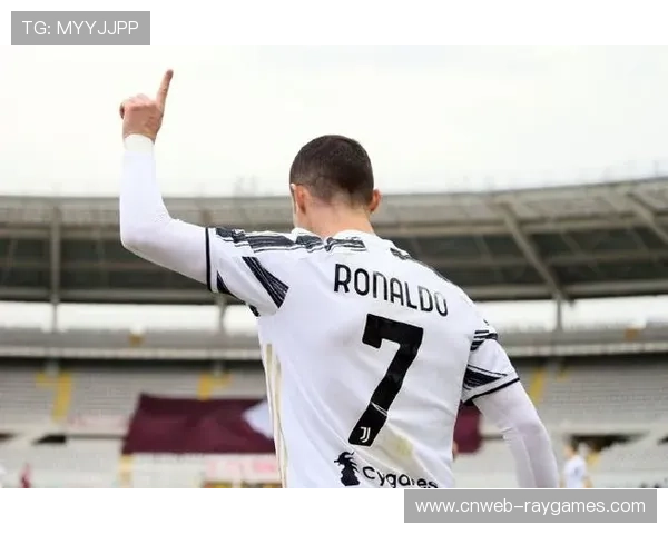 尤文图斯发布新款第三客场球衣，设计灵感来源于都灵城市景观