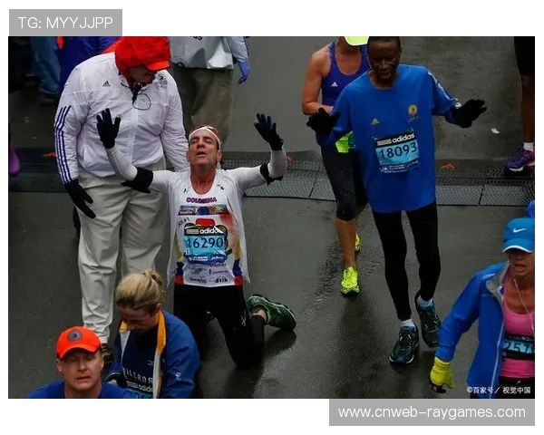 特写：波士顿马拉松轮椅组选手创赛会新纪录